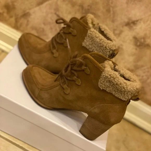 UGG Australia Analise Lace Up Booties - Picture 2 of 6